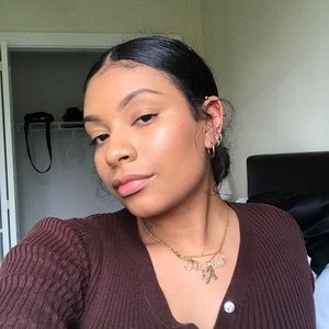 Meet your Posher, Alejandra